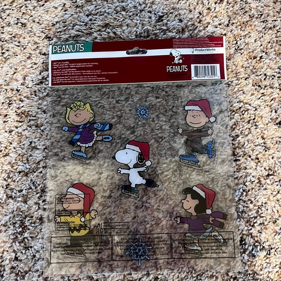 Peanuts Charlie Brown Snoopy REUSABLE Christmas Window Gel Clings New - Picture 2 of 6